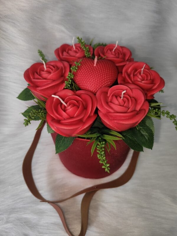 წითელი ვარდების თაიგული გულით - "Soul Flame • ხელნაკეთი არომატული სანთლები"