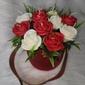 წითელი და თეთრი ვარდების თაიგული - "Soul Flame • ხელნაკეთი არომატული სანთლები"