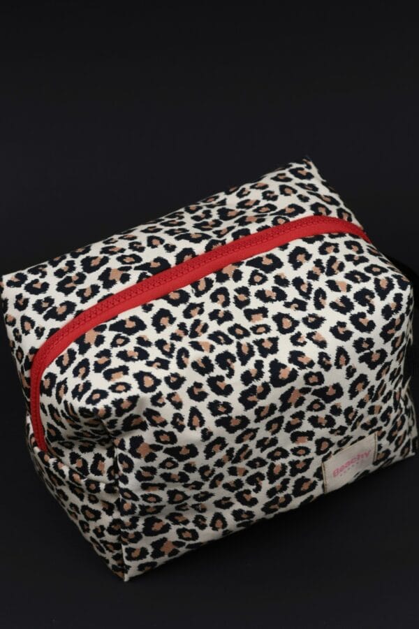 კოსმეტიკის ჩანთა ლეოპარდის პრინტით, დიდი - "Beachy • ბიჩი"