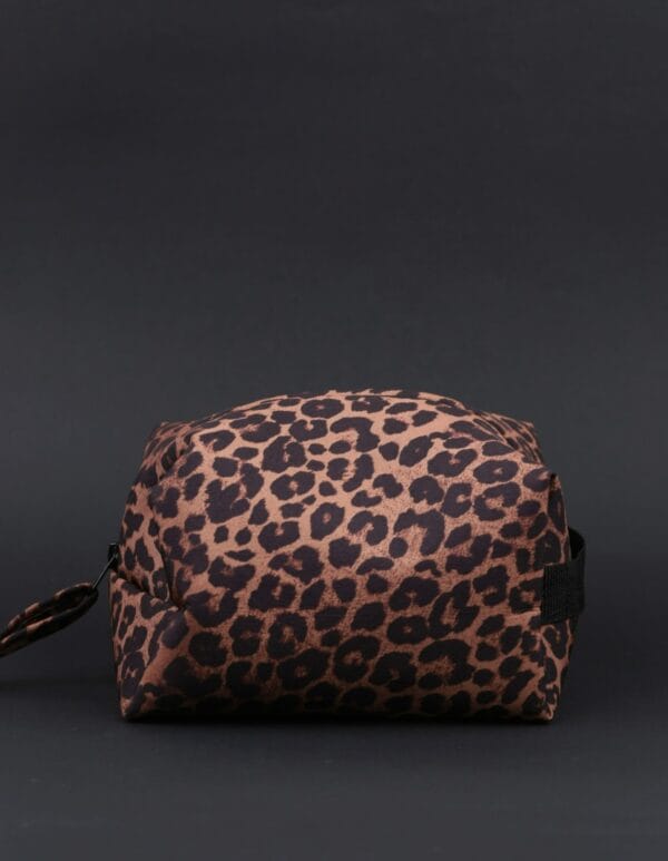 კოსმეტიკის ჩანთა ლეოპარდის პრინტით, პატარა - "Beachy • ბიჩი"