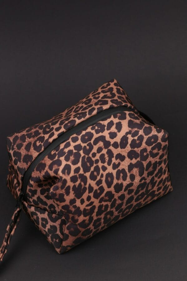 კოსმეტიკის ჩანთა ლეოპარდის პრინტით, დიდი - "Beachy • ბიჩი"