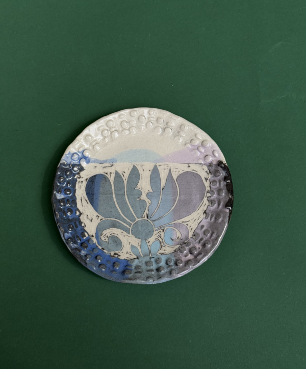 თეფში "სადაფის ხალიჩა" – “კერამიკ არტი • Ceramic Art”